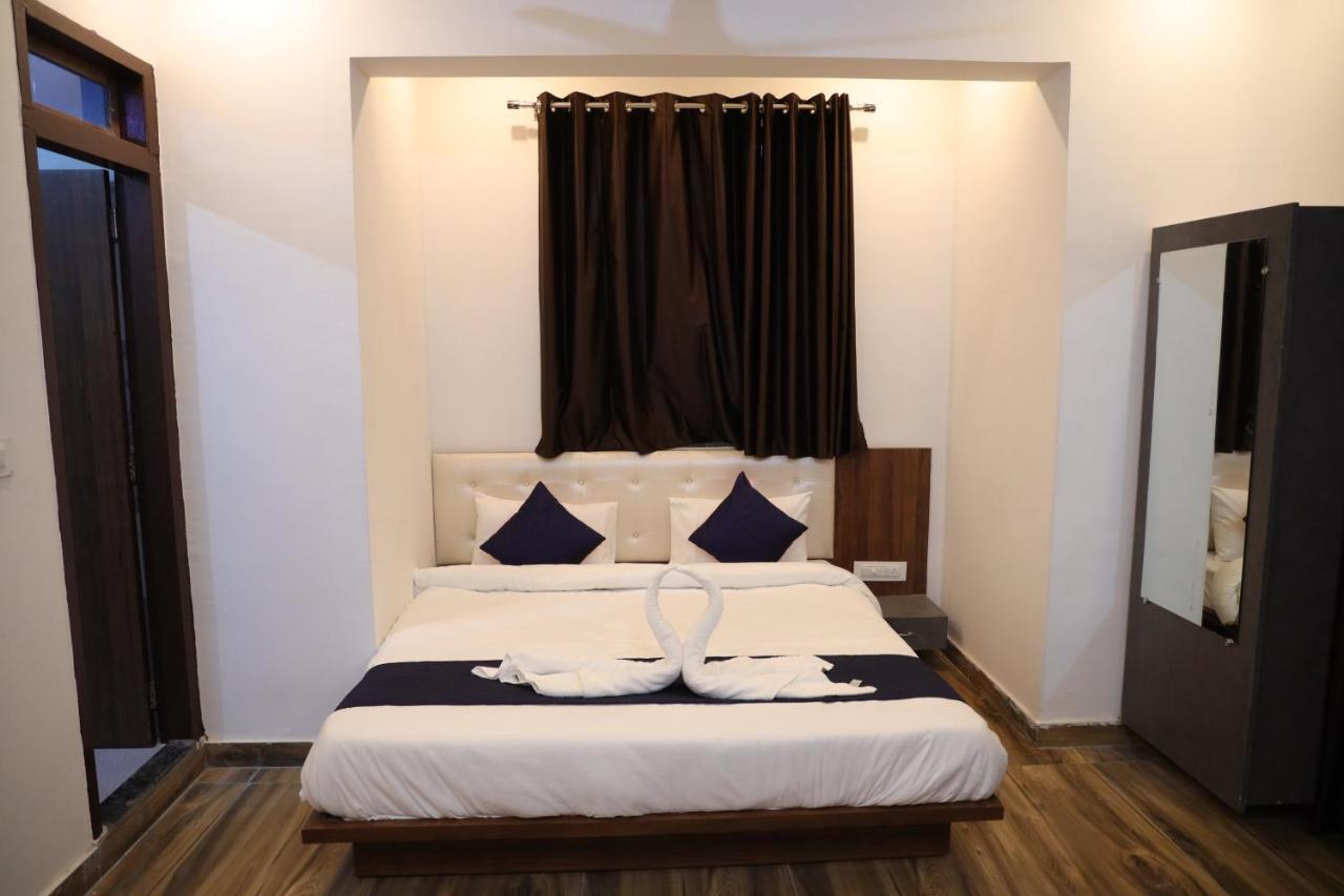 Winter Mountain Resort Pushkar Eksteriør billede