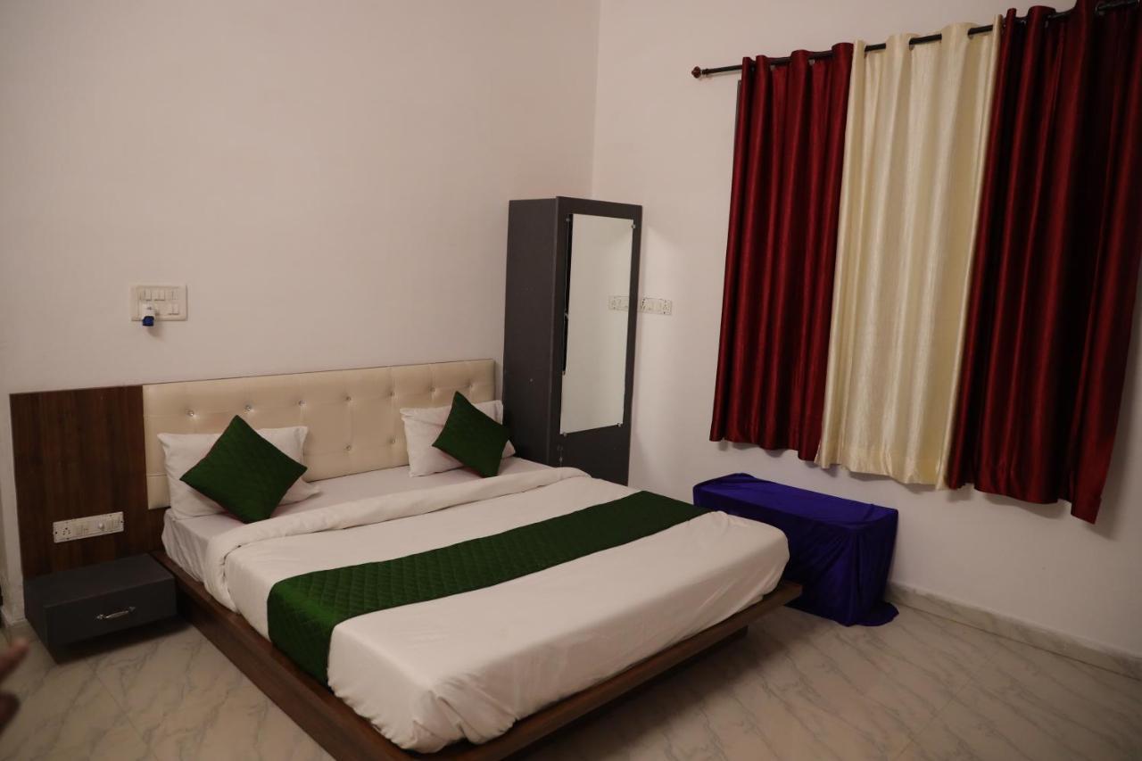 Winter Mountain Resort Pushkar Eksteriør billede