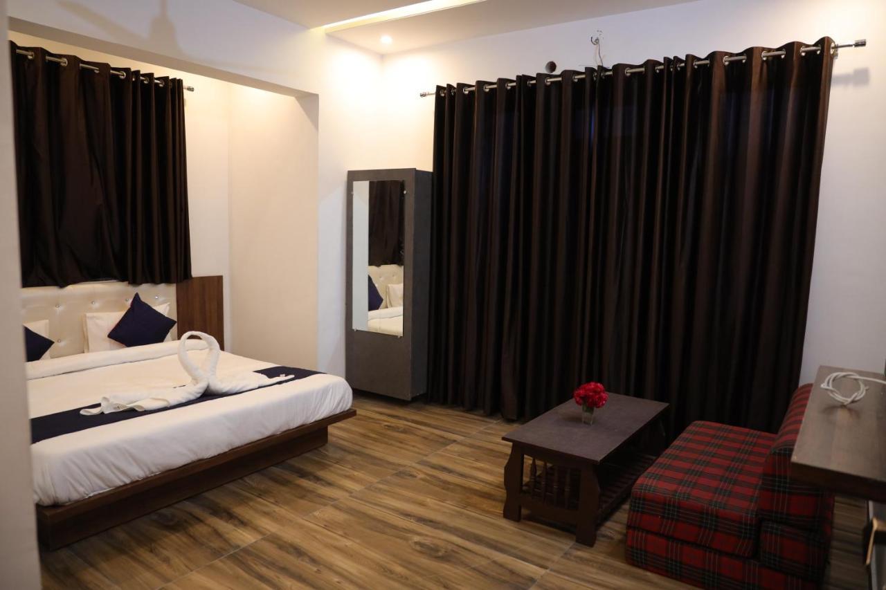Winter Mountain Resort Pushkar Eksteriør billede