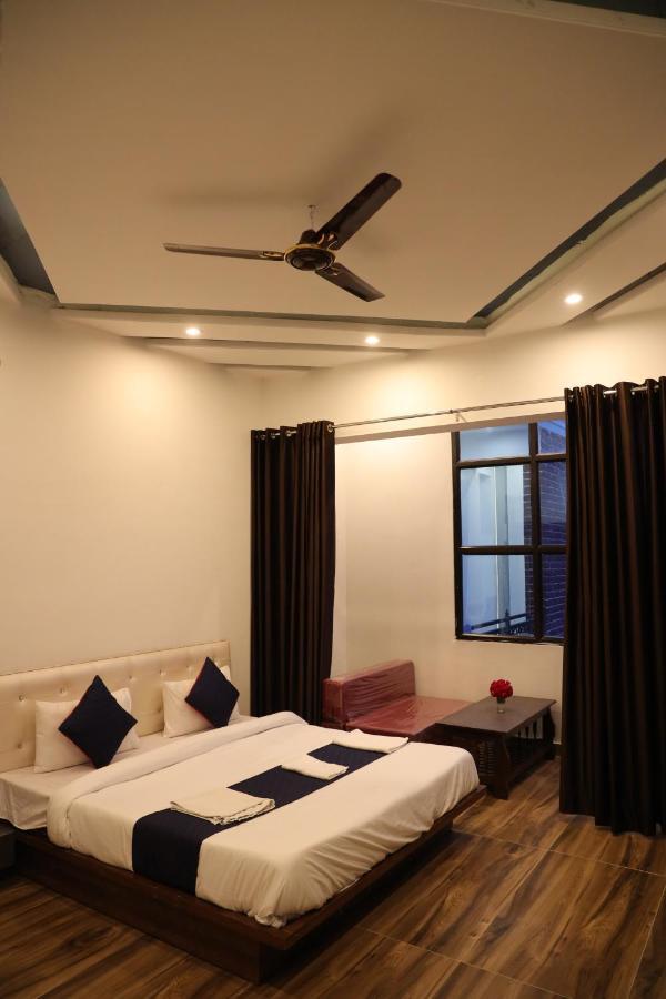 Winter Mountain Resort Pushkar Eksteriør billede