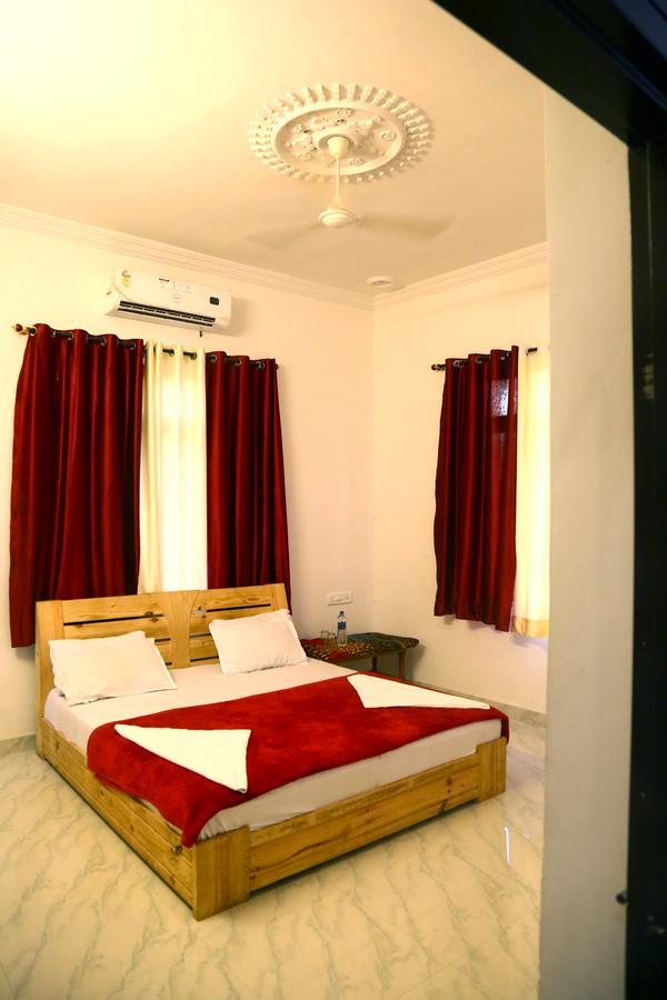 Winter Mountain Resort Pushkar Eksteriør billede