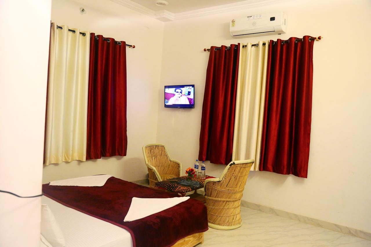 Winter Mountain Resort Pushkar Eksteriør billede