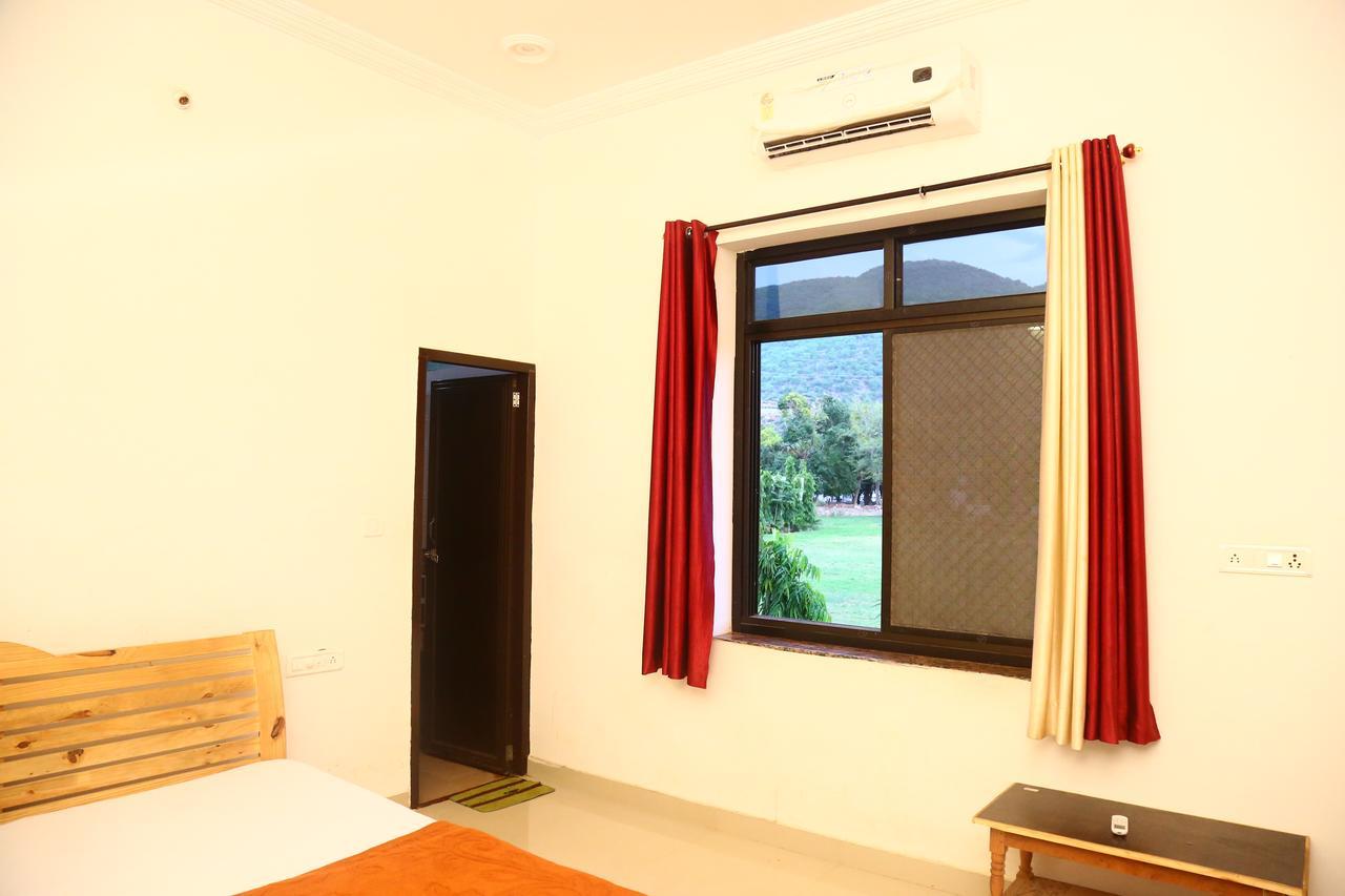 Winter Mountain Resort Pushkar Eksteriør billede